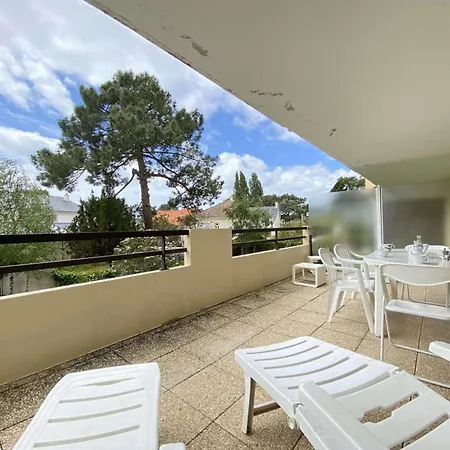 Lumineux Avec Terrasse, 2 Pieces, Proche Ocean, Commerces Et Verdure - Fr-1-245-196 *